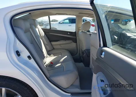 2013 Infiniti G37 Journey z USA, uszkodzony, nr VIN JN1CV6AP8DM304885